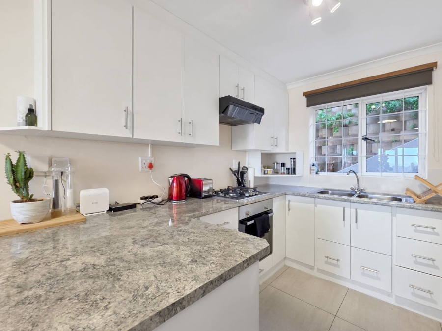 2 Bedroom Property for Sale in Vredehoek Western Cape